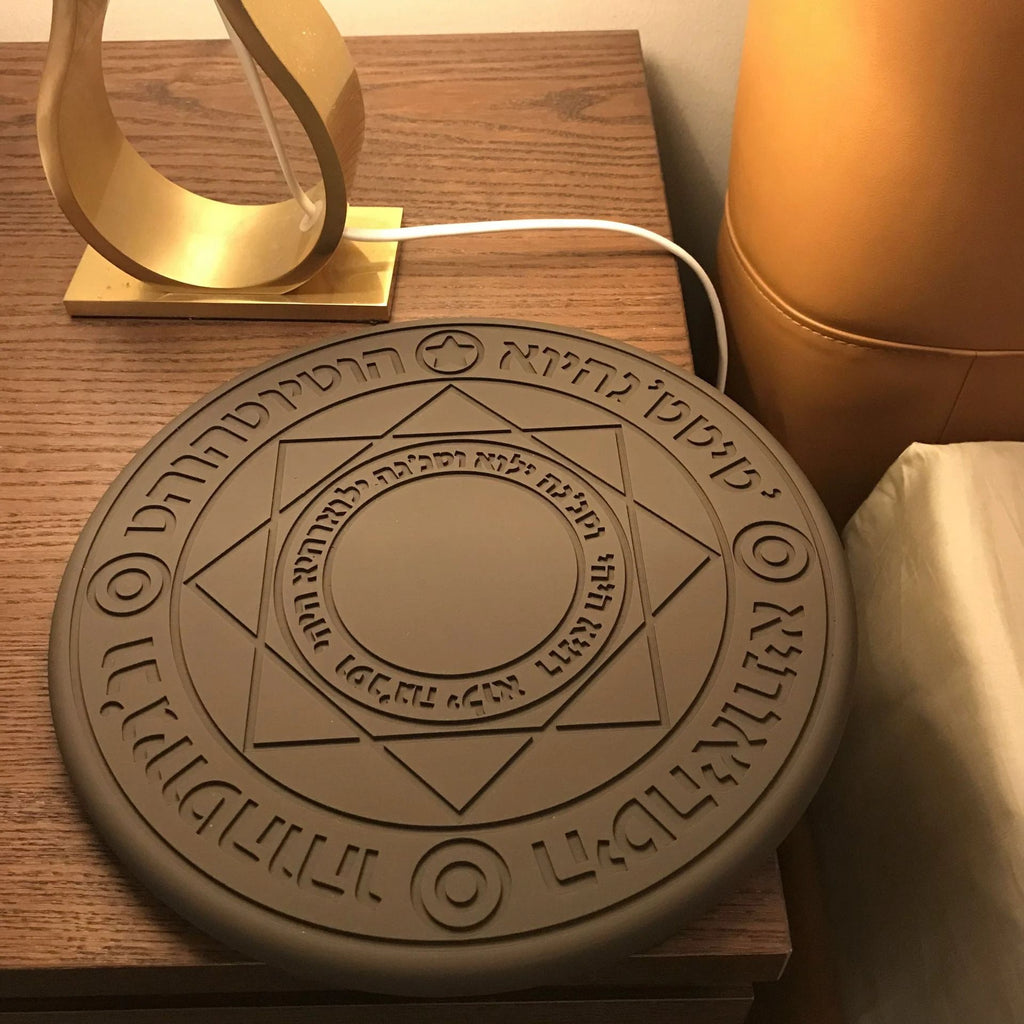 Wireless Fast Charger for Mobile Phones by BowLift