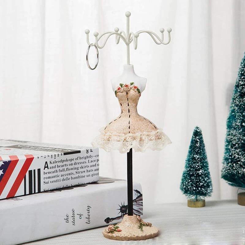 Creative jewelry stand female bust made of resin by Bowlift