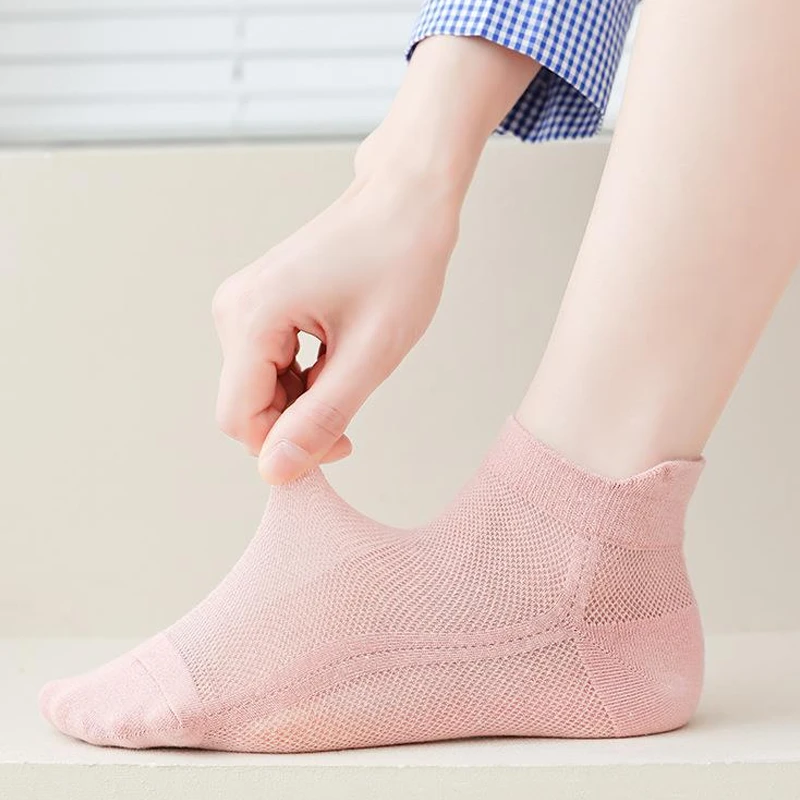 Ultra-thin, non-slip socks with invisible effect by BowLift