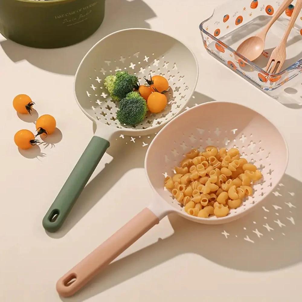 Heat-Resistant Plastic Colander Strainer by Casa & Beyond