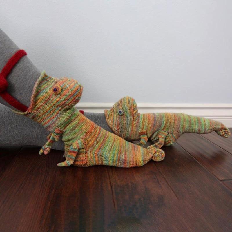 Socks in the shape of the cute animal knitted from wool by Bowlift