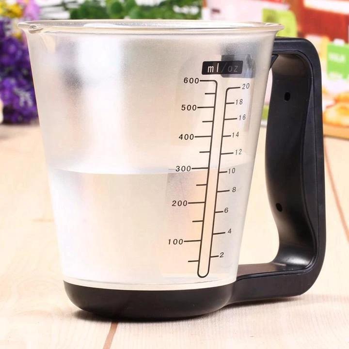 Measuring cup for kitchen use by Bowlift