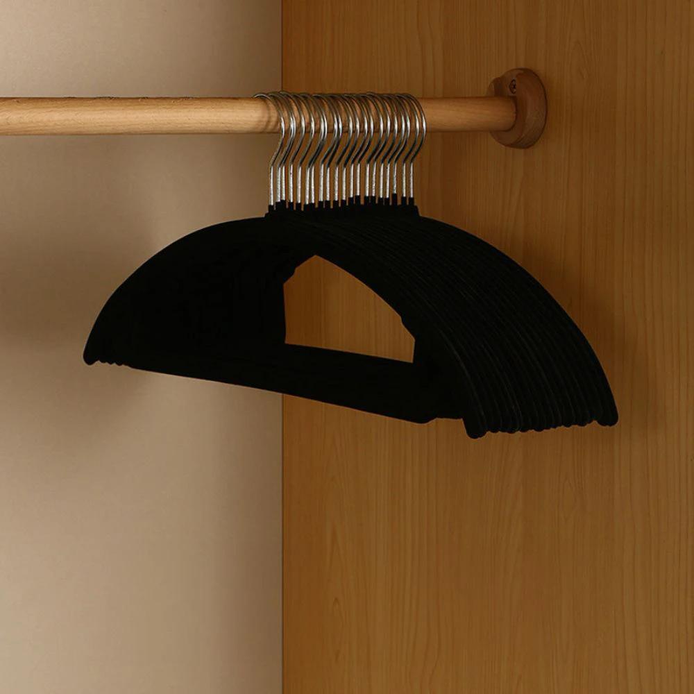 Non-Slip Curve Hangers | Set of 10 by Casa & Beyond