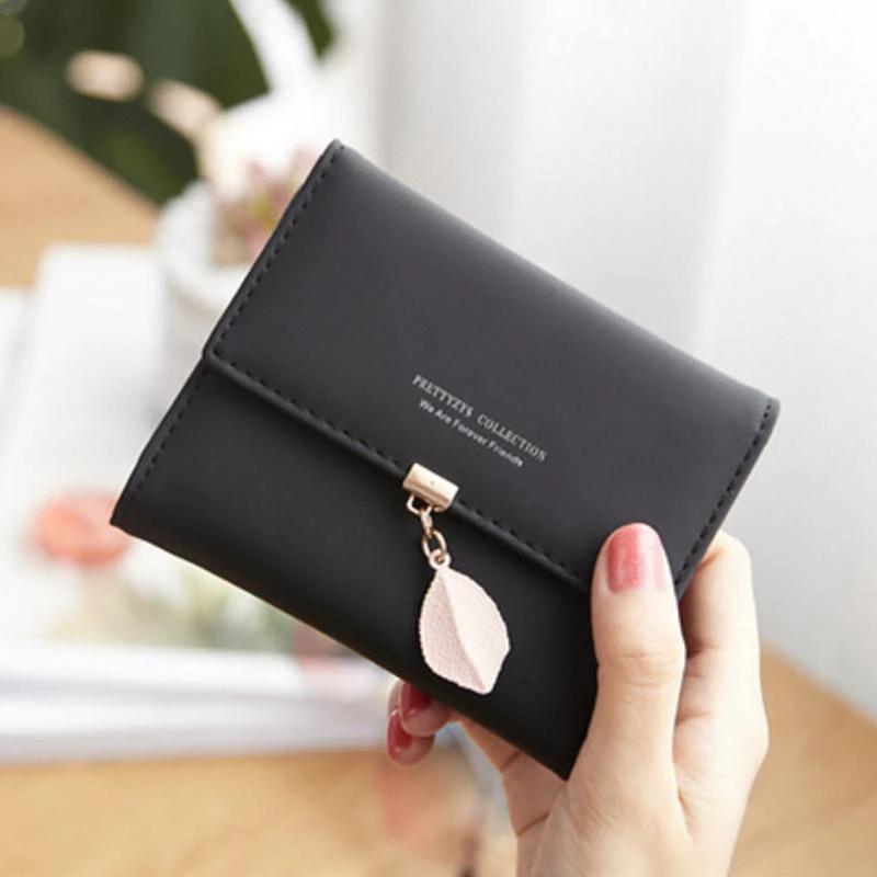 Short wallet with three folds and leaf decor by Bowlift