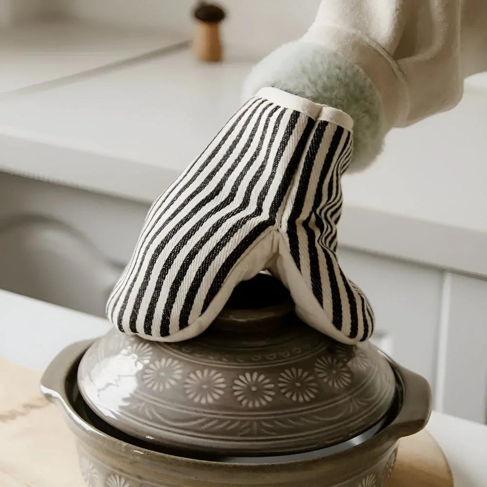 Striped Heat-Resistant Kitchen Mitts by Casa & Beyond