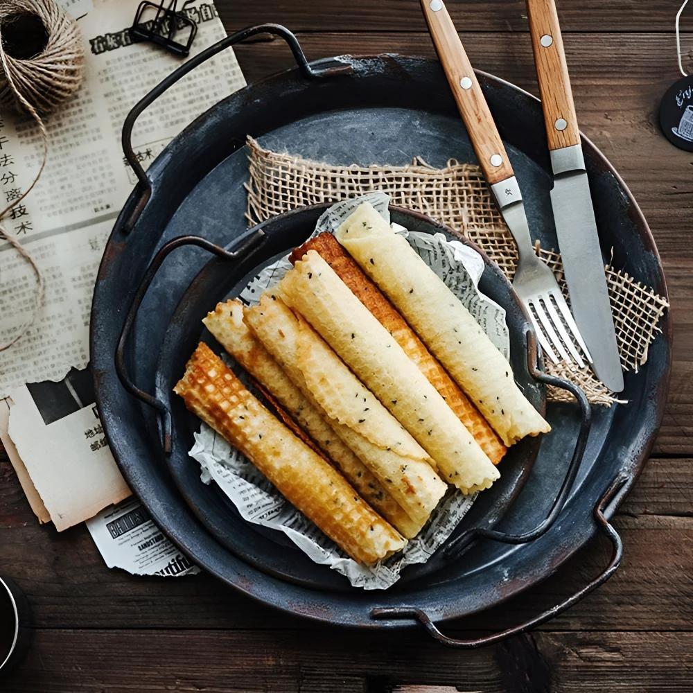 Retro Round Metal Dinner Serving Trays by Casa & Beyond