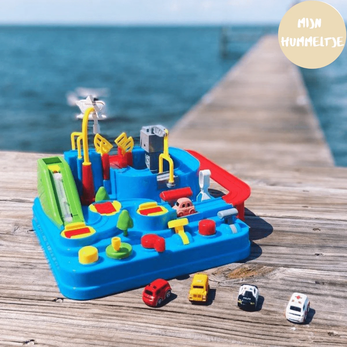 Interactive city playset with cars & helicopter for children aged 3+ by BowLift