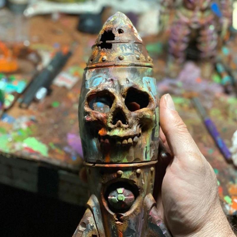 Ornament made of resin skull bomb by Bowlift