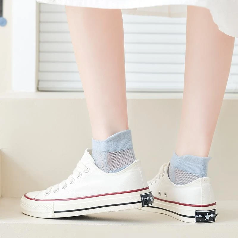 Ultra-thin, non-slip socks with invisible effect by BowLift