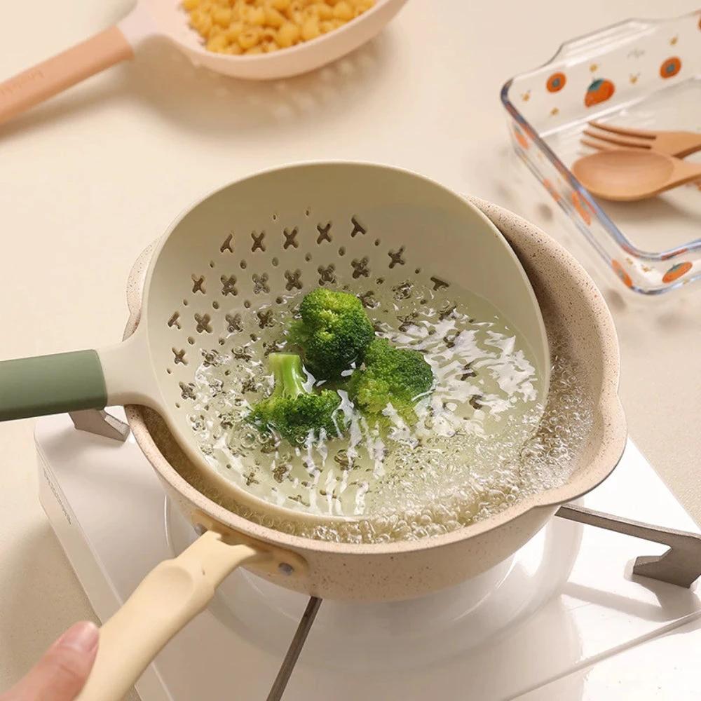 Heat-Resistant Plastic Colander Strainer by Casa & Beyond