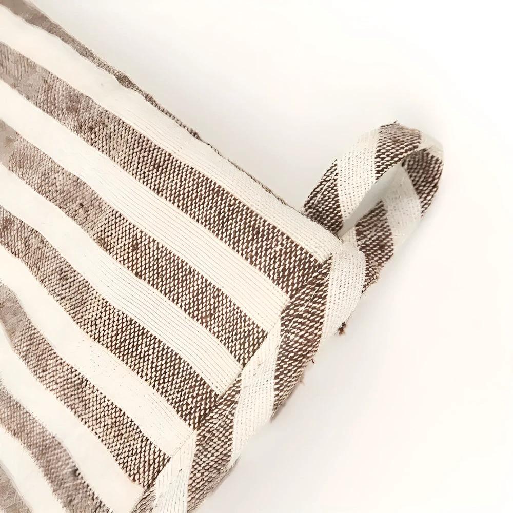 Premium Striped Heat-Resistant Oven Mitt by Casa & Beyond