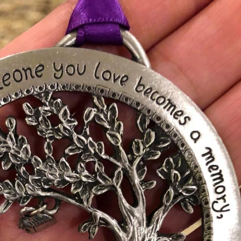 "When someone you love becomes a memory" - Solemn Christmas remembrance by Bowlift