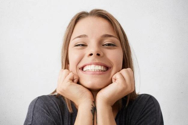 Cosmetic Tooth Toppers SmileShape – Reusable, Flexible and Naturally White by BowLift
