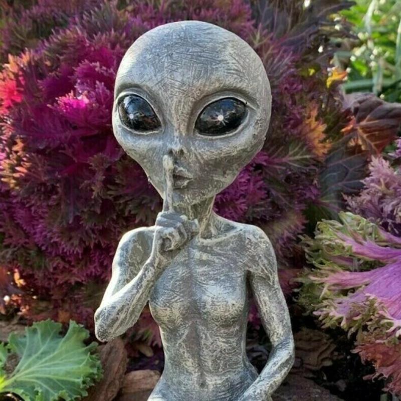 Statue Garden Alien by Bowlift