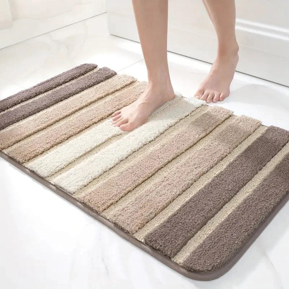 Lumiere Striped Absorbent Bath Mat by Casa & Beyond