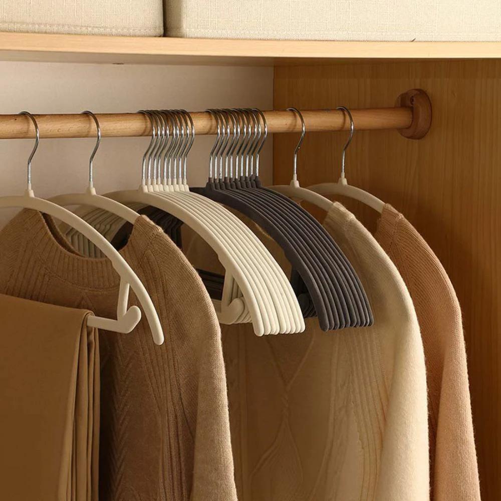 Non-Slip Curve Hangers | Set of 10 by Casa & Beyond