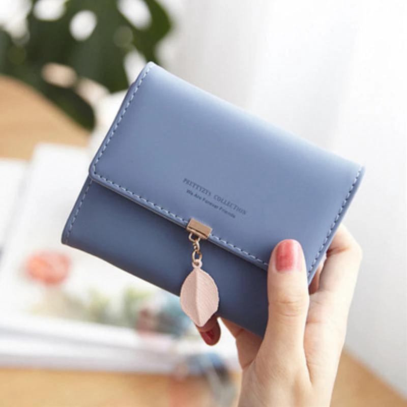 Short wallet with three folds and leaf decor by Bowlift