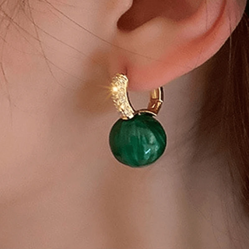 Earrings made of emerald pearls by Bowlift