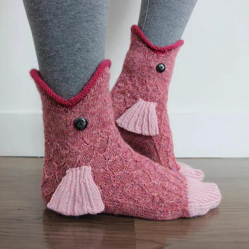 Socks in the shape of the cute animal knitted from wool by Bowlift
