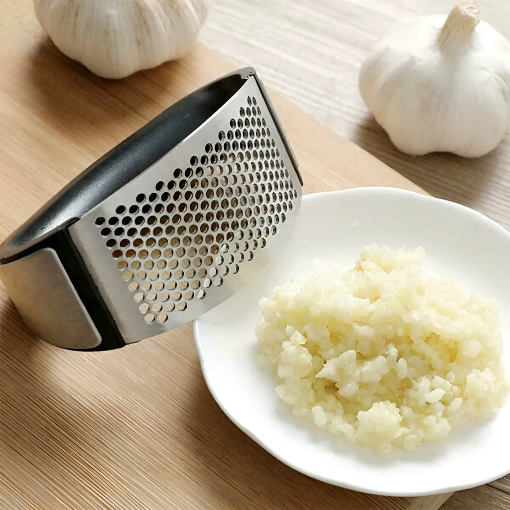 Crush Garlic Squeezer by Casa & Beyond