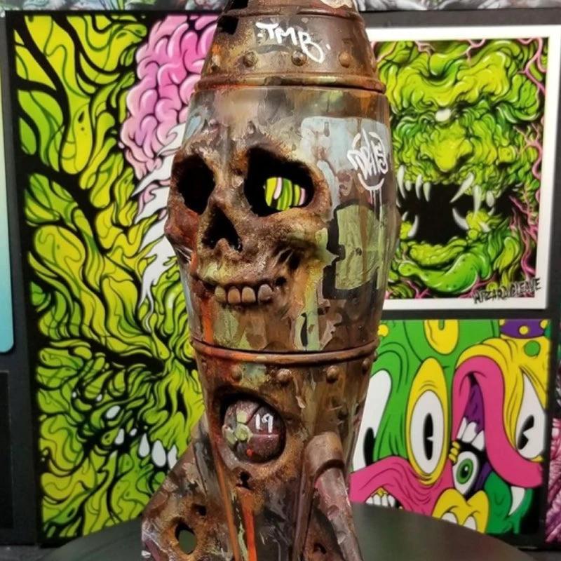 Ornament made of resin skull bomb by Bowlift