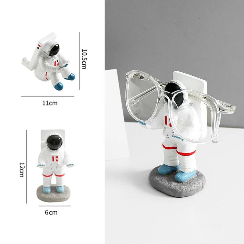 Support for phones or pens in astronaut decorations by Bowlift