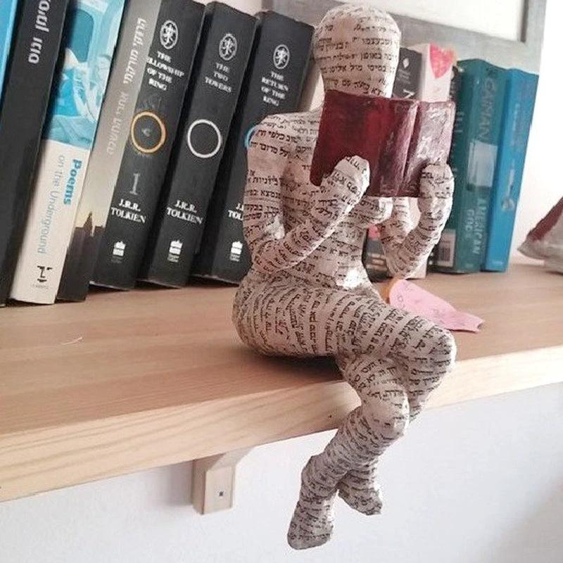Decoration of the creative resin reader by Bowlift