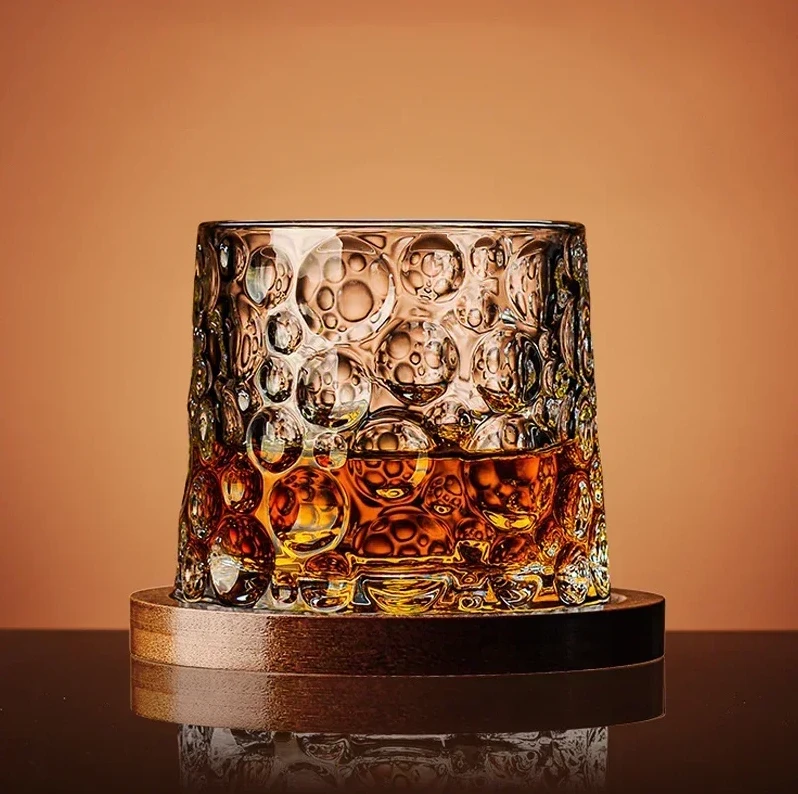 WhiskeySpin - Premium rotating whiskey glass Bowlift by Bowlift