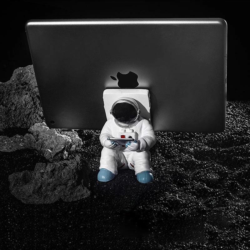 Support for phones or pens in astronaut decorations by Bowlift