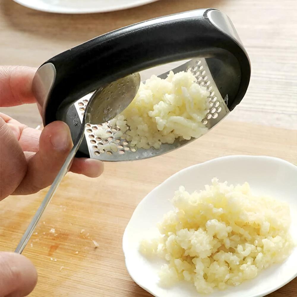 Crush Garlic Squeezer by Casa & Beyond