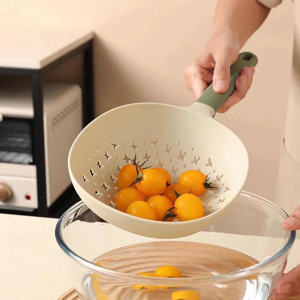 Heat-Resistant Plastic Colander Strainer by Casa & Beyond