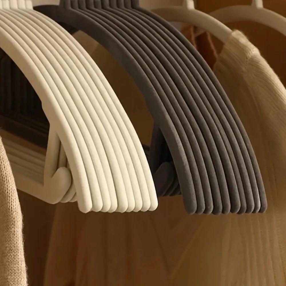 Non-Slip Curve Hangers | Set of 10 by Casa & Beyond