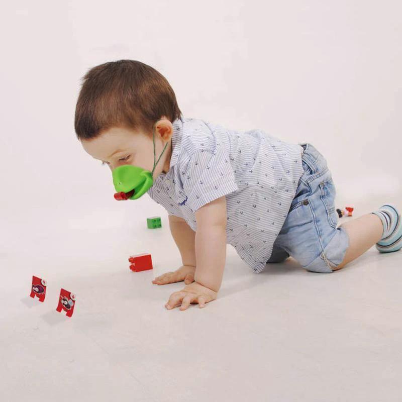 Desk toy for catching language Chameleon by Bowlift