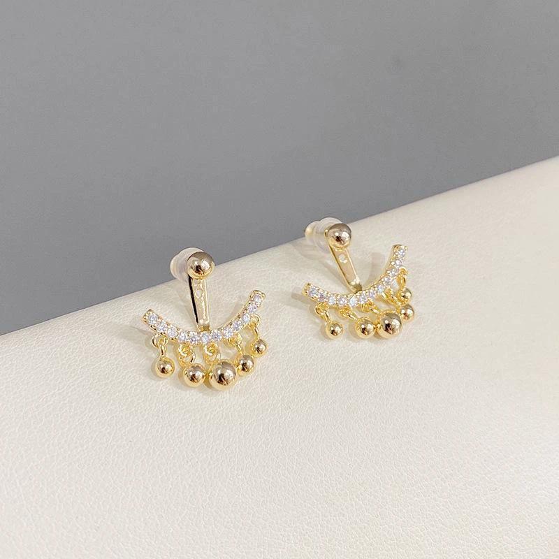 Geometric Meniscus Earrings made of Rhinestones and Pearls by Bowlift