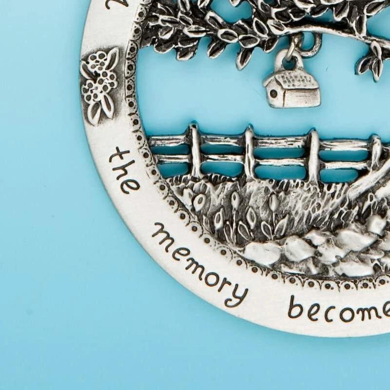 "When someone you love becomes a memory" - Solemn Christmas remembrance by Bowlift