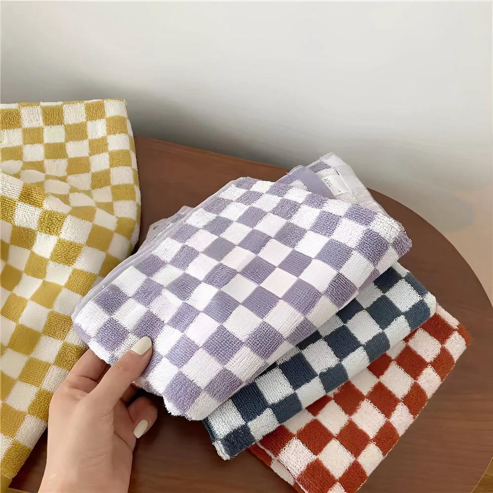 Retro Checkmate Cotton Towel by Casa & Beyond