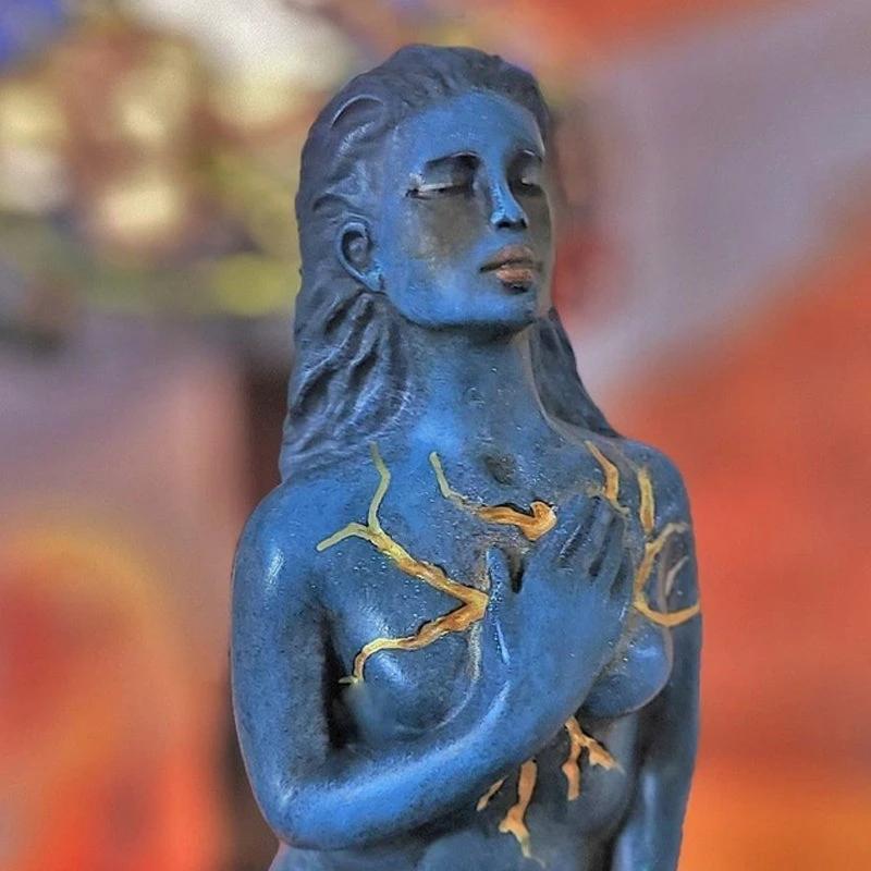 Resin figure "Goddess of Healing" by Bowlift