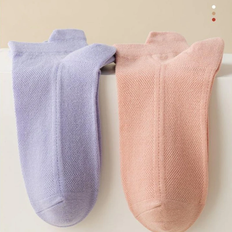 Ultra-thin, non-slip socks with invisible effect by BowLift
