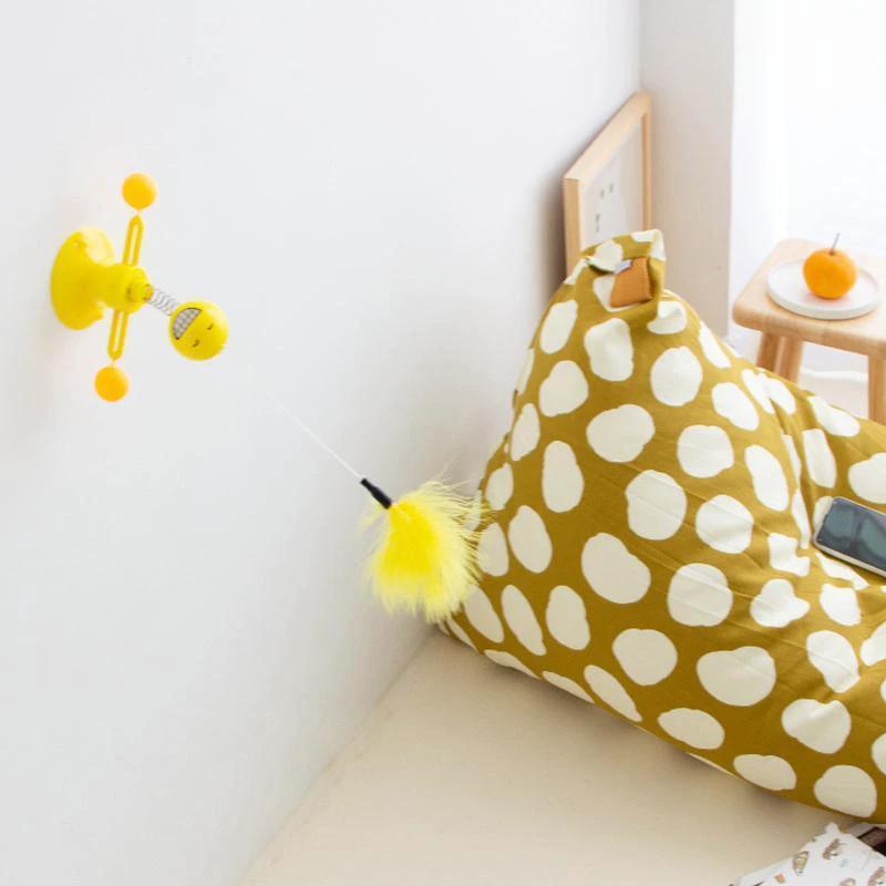 Multifunctional spinning toy for cats by Bowlift