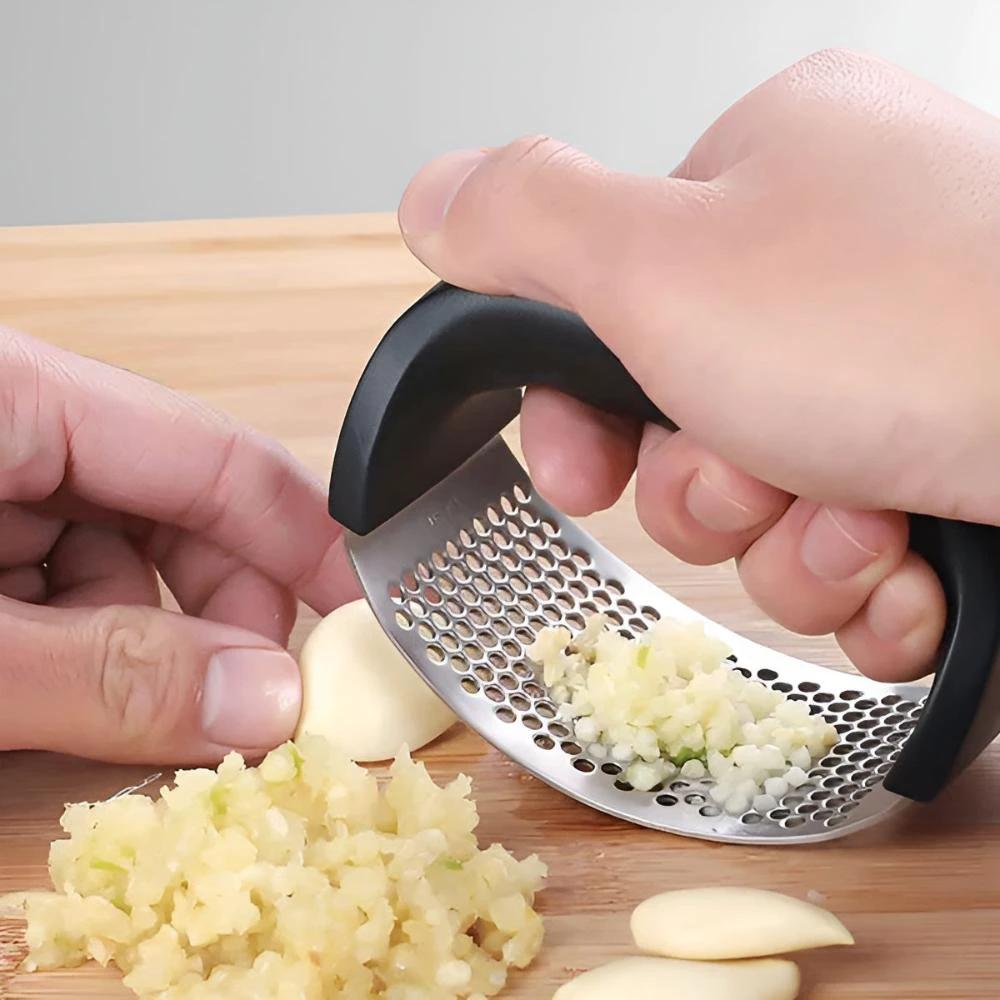 Crush Garlic Squeezer by Casa & Beyond