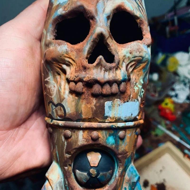 Ornament made of resin skull bomb by Bowlift