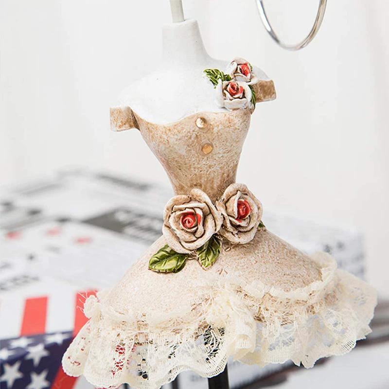 Creative jewelry stand female bust made of resin by Bowlift