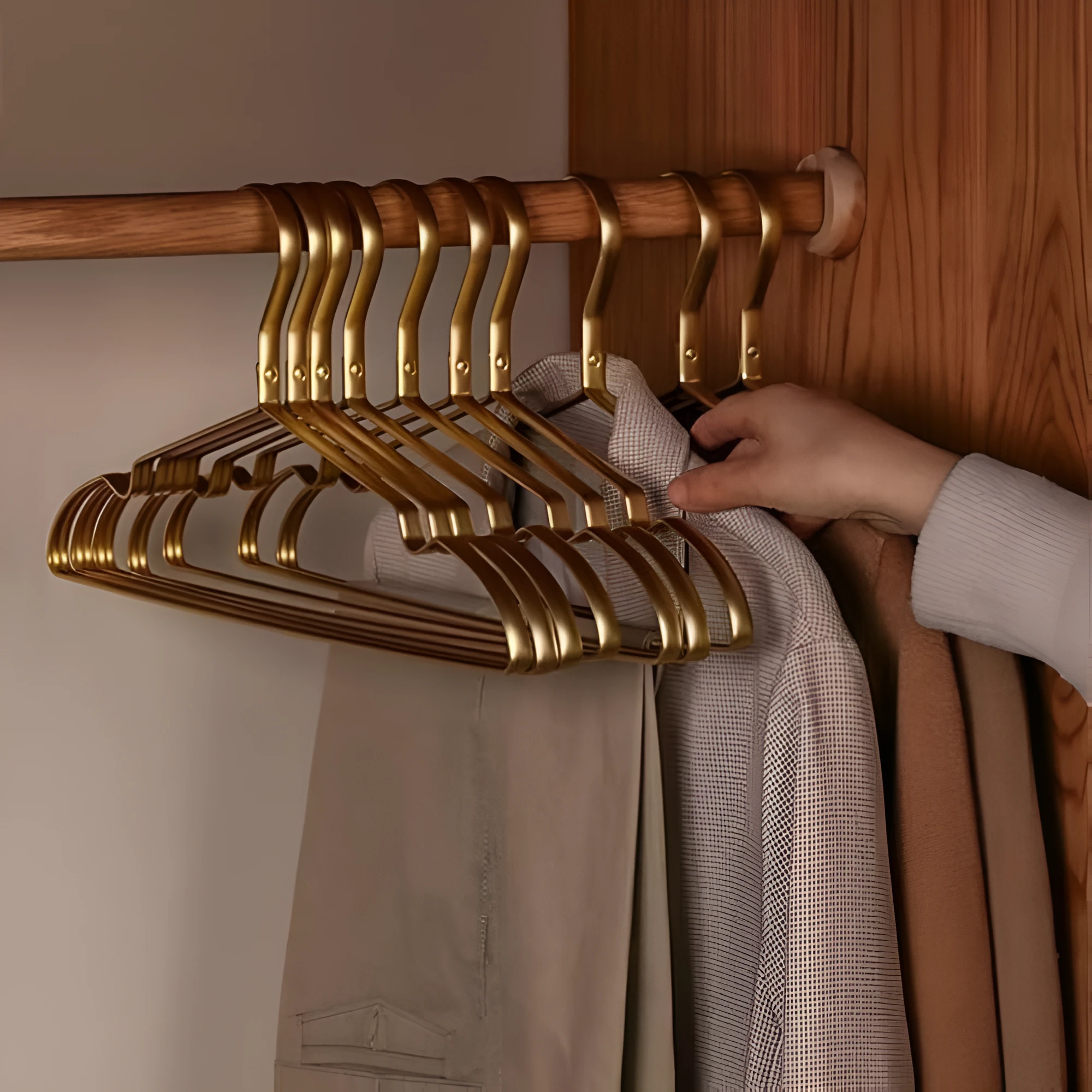 Aluminum Alloy Nonslip Hangers by Casa & Beyond