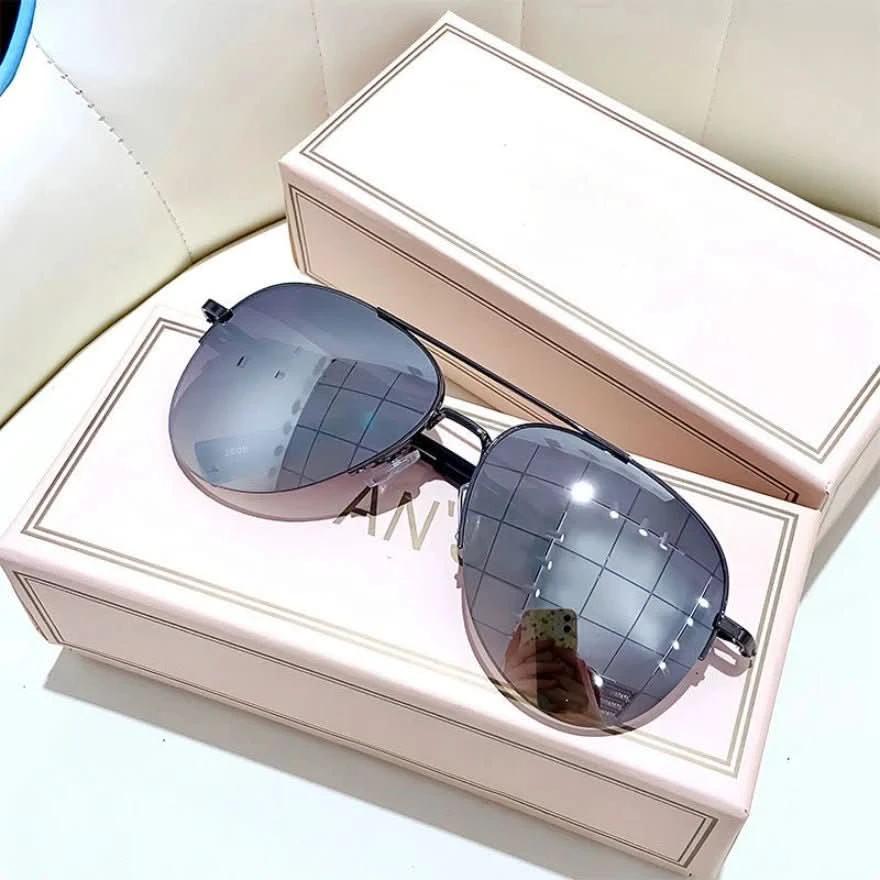 Pilot sunglasses with color gradient and UV400 protection for men by BowLift