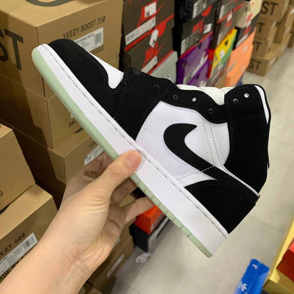 Air Jordan 1 Mid SE Panda Splashing by Air Jordan