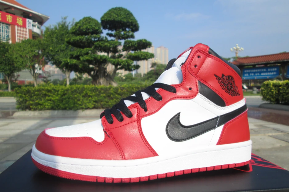 Air Jordan 1 Retro Chicago Red White by Air Jordan