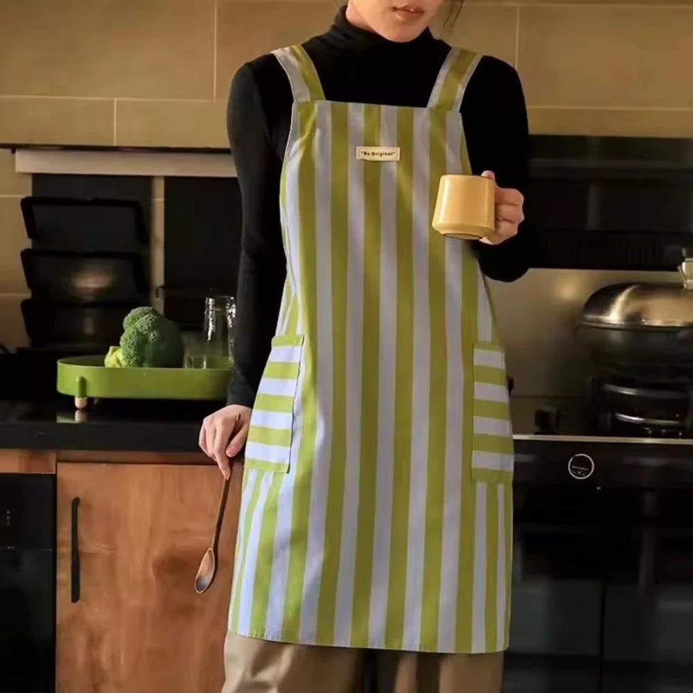 Classic Line Striped Apron by Casa & Beyond.