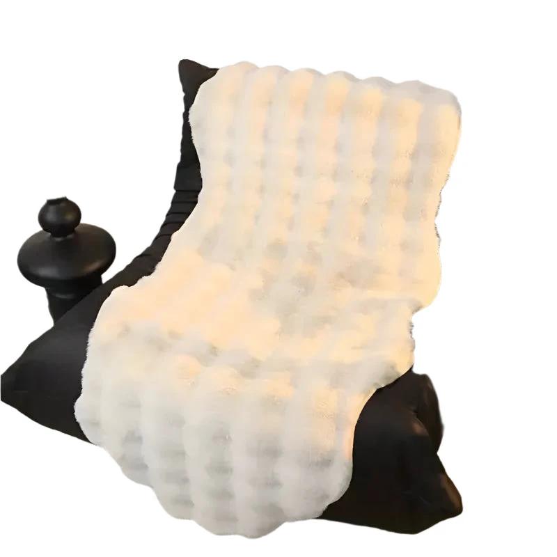 Ultra-soft plush blanket with non-slip back Bowlift by Bowlift
