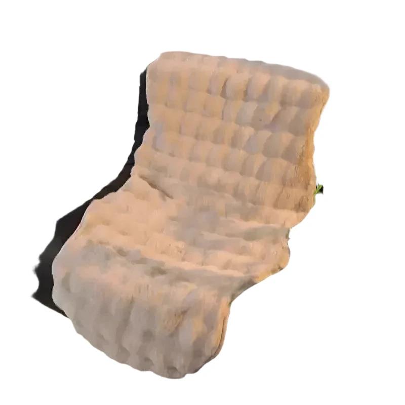 Ultra-soft plush blanket with non-slip back Bowlift by Bowlift