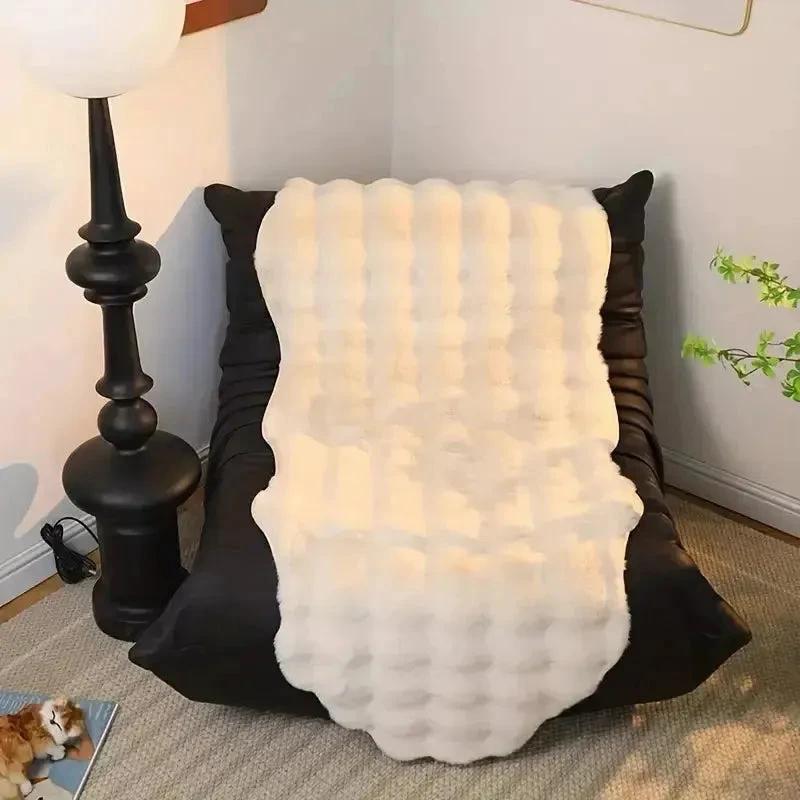 Ultra-soft plush blanket with non-slip back Bowlift by Bowlift